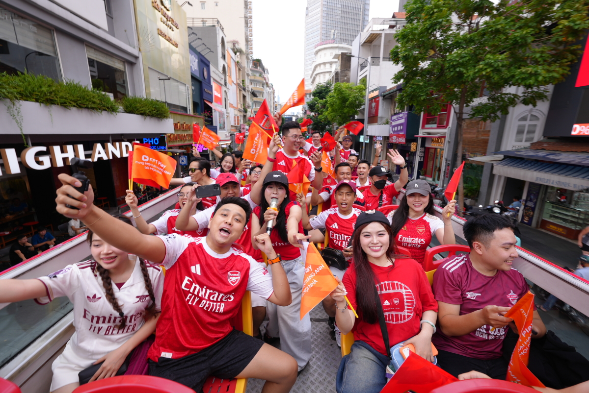 CĐV Arsenal ăn mừng chức vô địch Ngoại hạng Anh 2025-2026, JUN88 baccarat lên ngôi cùng niềm vui bóng đá - hình ảnh - jun88play.vip CĐV Arsenal ăn mừng chức vô địch Ngoại hạng Anh 2025-2026, JUN88 baccarat lên ngôi cùng niềm vui bóng đá - hình ảnh - jun88play.vip