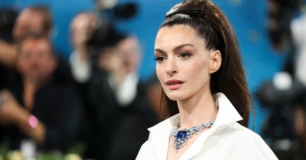JUN88 Việt Nam: Anne Hathaway từng suýt mù mắt trái suốt 10 năm - hình ảnh - jun88play.vip JUN88 Việt Nam: Anne Hathaway từng suýt mù mắt trái suốt 10 năm - hình ảnh - jun88play.vip