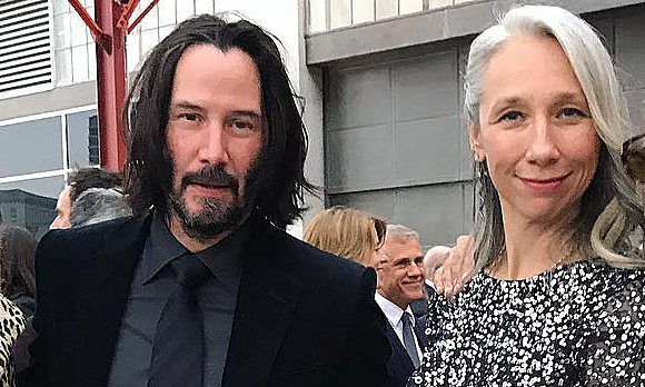 JUN88 hỗ trợ 24/7: Cân bằng tình yêu và sáng tạo như cặp đôi Keanu Reeves – Alexandra Grant - hình ảnh - jun88play.vip JUN88 hỗ trợ 24/7: Cân bằng tình yêu và sáng tạo như cặp đôi Keanu Reeves – Alexandra Grant - hình ảnh - jun88play.vip