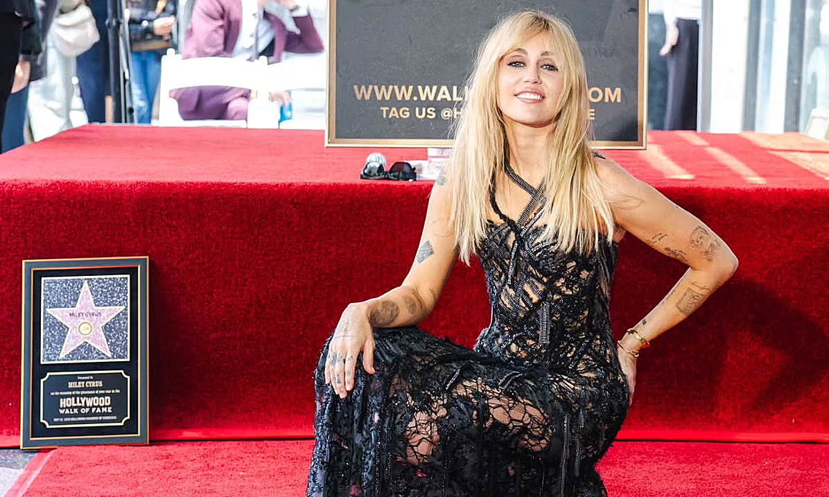 JUN88 Việt Nam chia sẻ khoảnh khắc Miley Cyrus nhận sao trên Đại lộ Danh vọng - hình ảnh - jun88play.vip JUN88 Việt Nam chia sẻ khoảnh khắc Miley Cyrus nhận sao trên Đại lộ Danh vọng - hình ảnh - jun88play.vip
