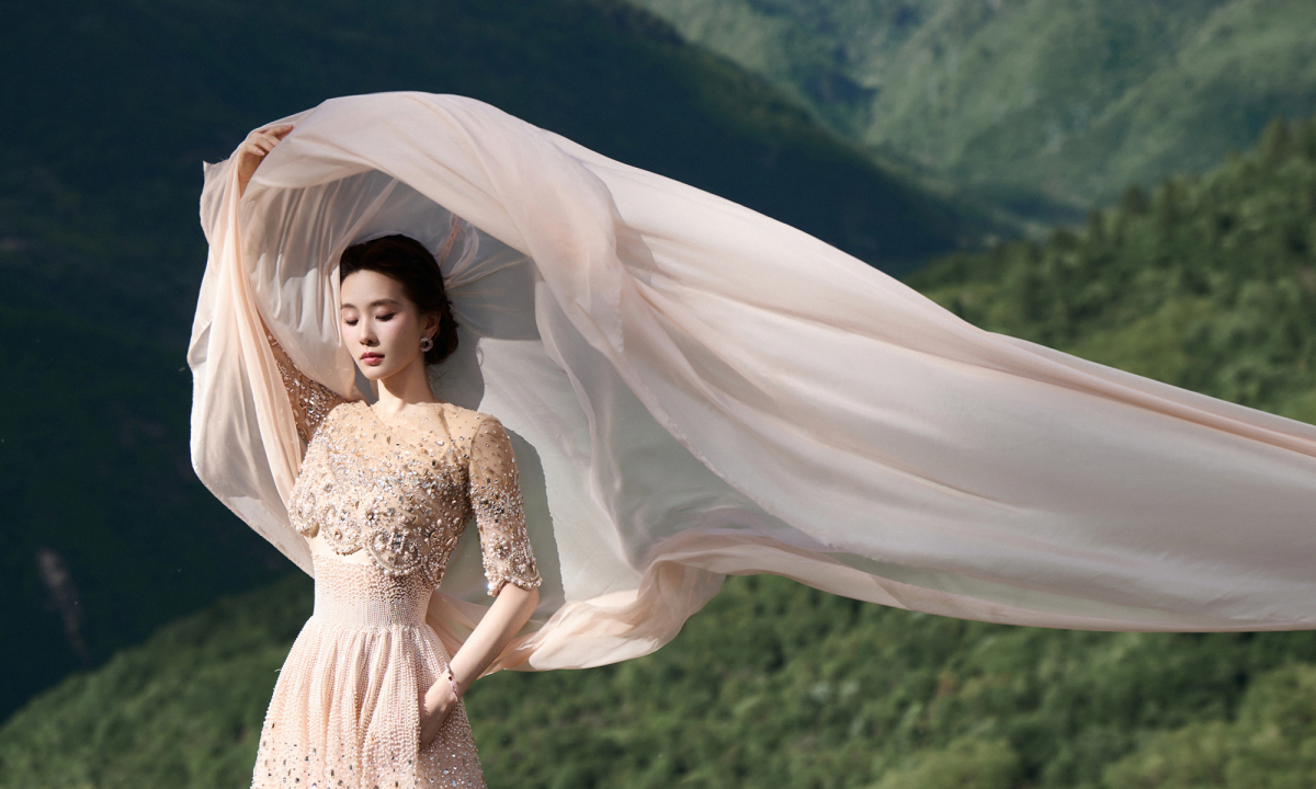 Lưu Thi Thi catwalk giữa thung lũng Cửu Trại Câu: Khoảnh khắc thanh lịch hút mắt - hình ảnh - jun88play.vip Lưu Thi Thi catwalk giữa thung lũng Cửu Trại Câu: Khoảnh khắc thanh lịch hút mắt - hình ảnh - jun88play.vip