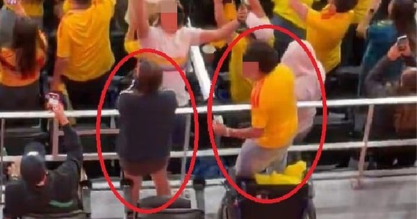 Khoảnh khắc CĐV Colombia bật khỏi xe lăn ăn mừng: Gây sốt và tranh cãi tại World Cup 2026 - hình ảnh - jun88play.vip Khoảnh khắc CĐV Colombia bật khỏi xe lăn ăn mừng: Gây sốt và tranh cãi tại World Cup 2026 - hình ảnh - jun88play.vip