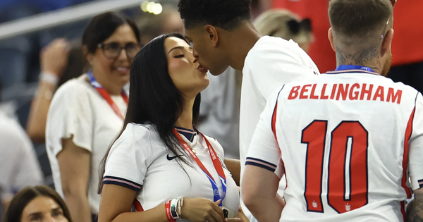 Chuyện ‘yêu’ tại World Cup 2026: Đội tuyển Anh cấm WAGs, còn Messi và Ronaldo thì sao? - hình ảnh - jun88play.vip
