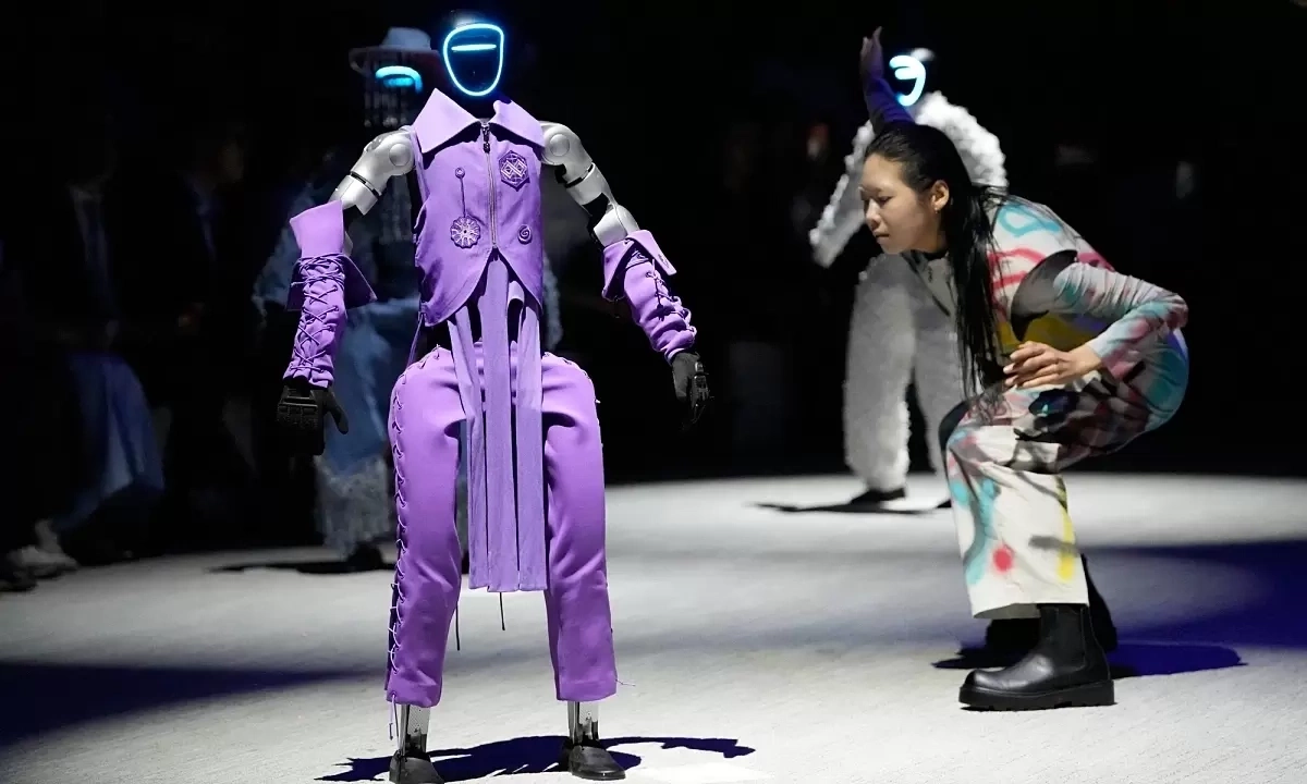 Robot Đọ Catwalk Với Người: Tương Lai Thời Trang Hay Cơ Hội Giải Trí Mới? - hình ảnh - jun88play.vip