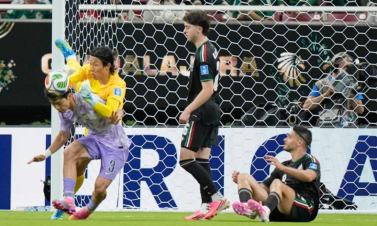 Mexico vượt qua vòng bảng World Cup 2026 nhờ sai lầm của thủ môn Hàn Quốc - hình ảnh - jun88play.vip