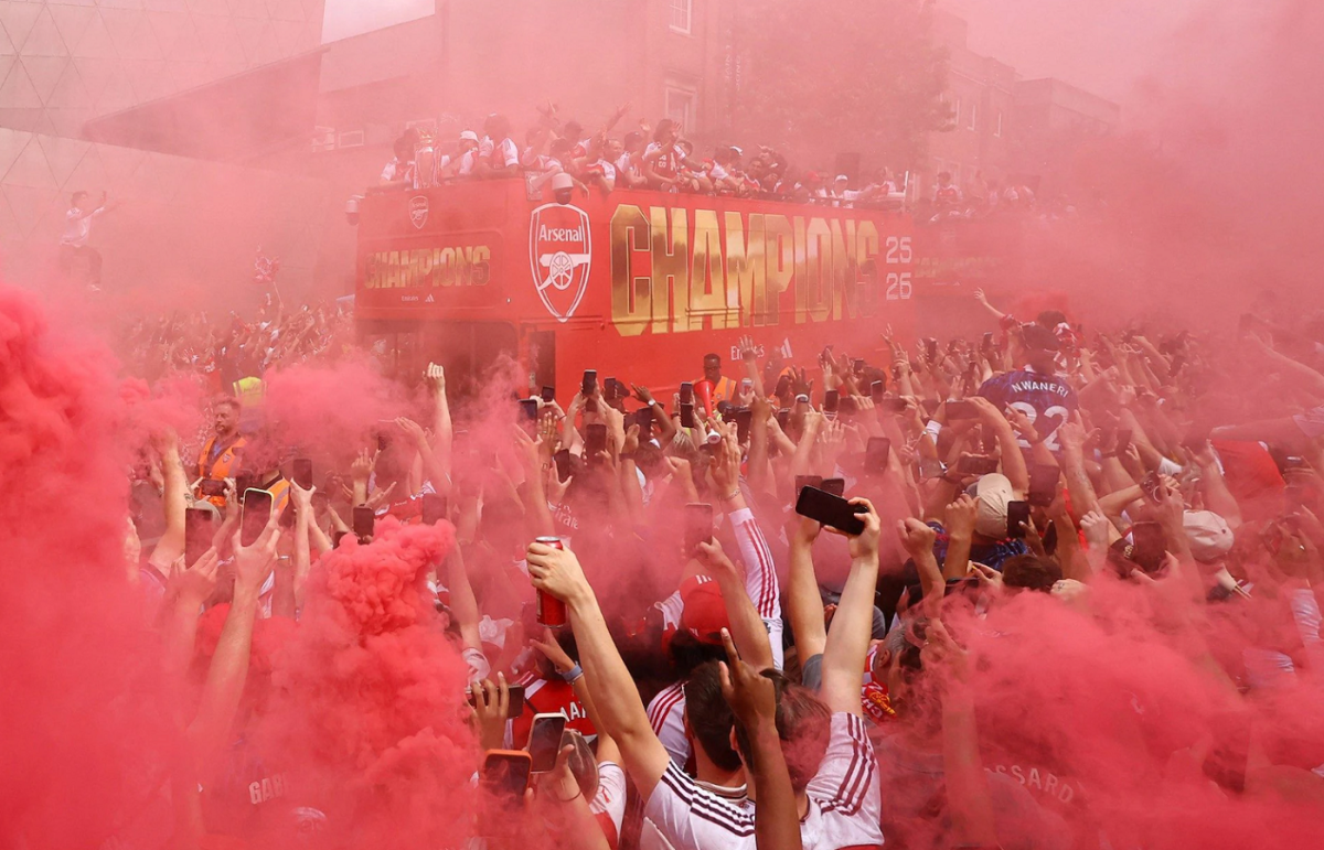 JUN88 Việt Nam chúc mừng Arsenal đăng quang Ngoại hạng Anh giữa biển người London - hình ảnh - jun88play.vip JUN88 Việt Nam chúc mừng Arsenal đăng quang Ngoại hạng Anh giữa biển người London - hình ảnh - jun88play.vip