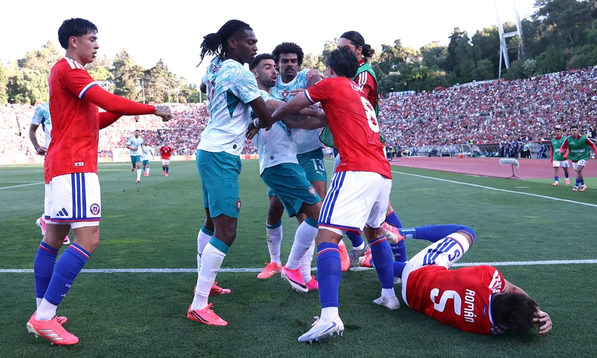 Tiền đạo Bồ Đào Nha tát đối thủ, nhận thẻ đỏ trong trận giao hữu trước World Cup - hình ảnh - jun88play.vip