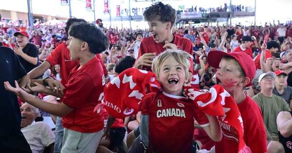CĐV Canada Mở Hội Sau Chiến Thắng Lịch Sử Tại World Cup 2026 - hình ảnh - jun88play.vip CĐV Canada Mở Hội Sau Chiến Thắng Lịch Sử Tại World Cup 2026 - hình ảnh - jun88play.vip