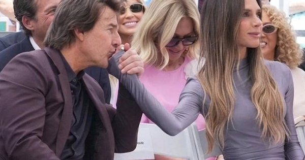 Khoảnh khắc Tom Cruise hôn tay Victoria Beckham: Dấu ấn lịch lãm giữa làng giải trí Hollywood - hình ảnh - jun88play.vip
