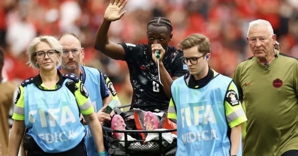 Cầu thủ Canada chia tay World Cup 2026 sau chấn thương gãy chân trong trận thắng Qatar - hình ảnh - jun88play.vip