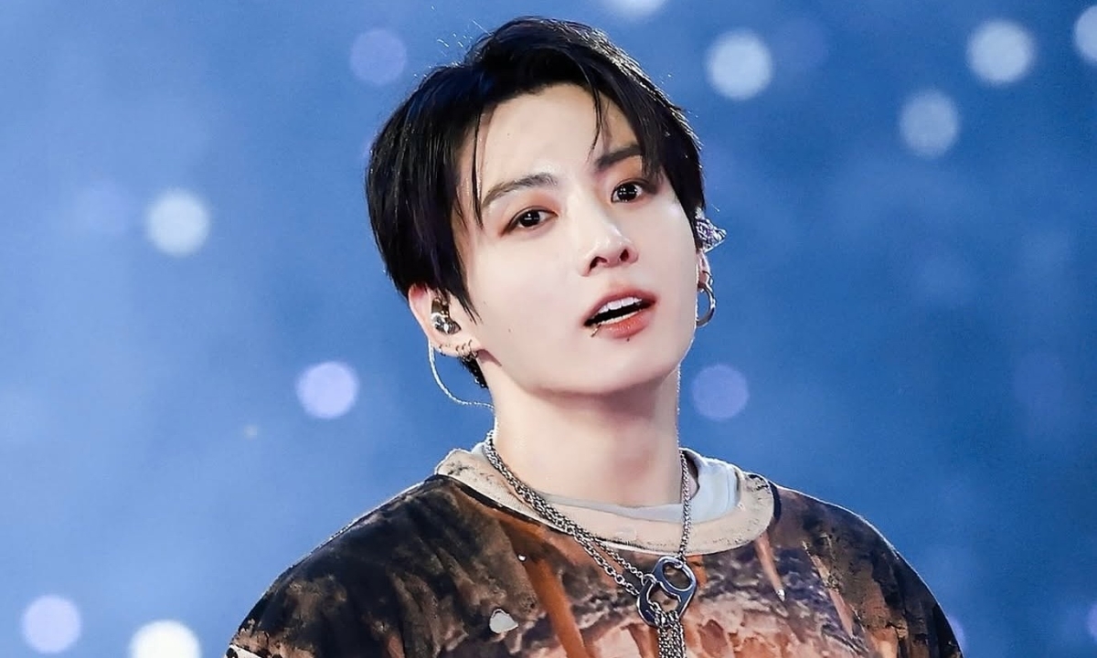 Jungkook diện mốt quần rách của nhà thiết kế Việt trên sân khấu quốc tế - hình ảnh - jun88play.vip