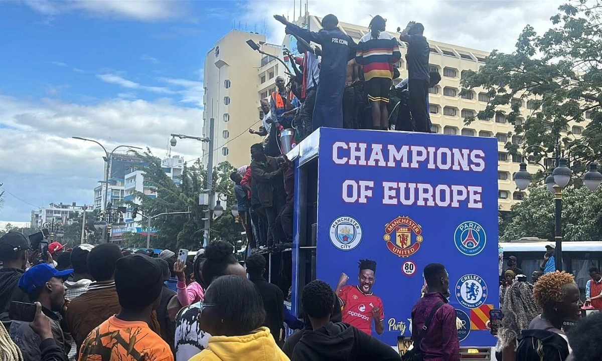 CĐV Man Utd dẫn đầu đoàn diễu hành ăn mừng thất bại của Arsenal tại Nairobi - hình ảnh - jun88play.vip CĐV Man Utd dẫn đầu đoàn diễu hành ăn mừng thất bại của Arsenal tại Nairobi - hình ảnh - jun88play.vip