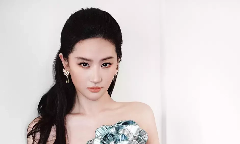 Lưu Diệc Phi tỏa sáng với váy ‘bông hồng thủy tinh’ – Cơ hội giải trí và cá cược thể thao uy tín cùng JUN88 - hình ảnh - jun88play.vip Lưu Diệc Phi tỏa sáng với váy ‘bông hồng thủy tinh’ – Cơ hội giải trí và cá cược thể thao uy tín cùng JUN88 - hình ảnh - jun88play.vip