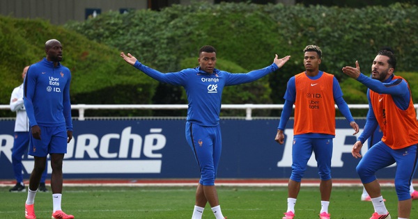 ‘Biến căng’ bao trùm đội tuyển Pháp, Mbappe bất mãn rời sân tập - hình ảnh - jun88play.vip ‘Biến căng’ bao trùm đội tuyển Pháp, Mbappe bất mãn rời sân tập - hình ảnh - jun88play.vip