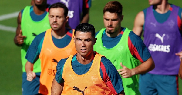 Ronaldo Bật Chế Độ Chinh Phục Cúp Vàng: Cơ Hội Đặt Cược Hấp Dẫn Cùng JUN88 - hình ảnh - jun88play.vip Ronaldo Bật Chế Độ Chinh Phục Cúp Vàng: Cơ Hội Đặt Cược Hấp Dẫn Cùng JUN88 - hình ảnh - jun88play.vip
