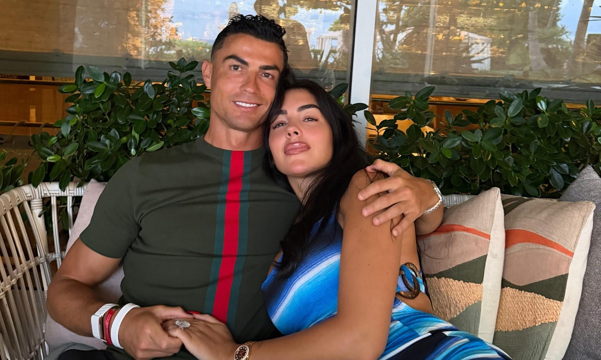 JUN88 hỗ trợ 24/7: Câu chuyện tình 10 năm của Ronaldo và Georgina truyền cảm hứng cho fan Việt - hình ảnh - jun88play.vip