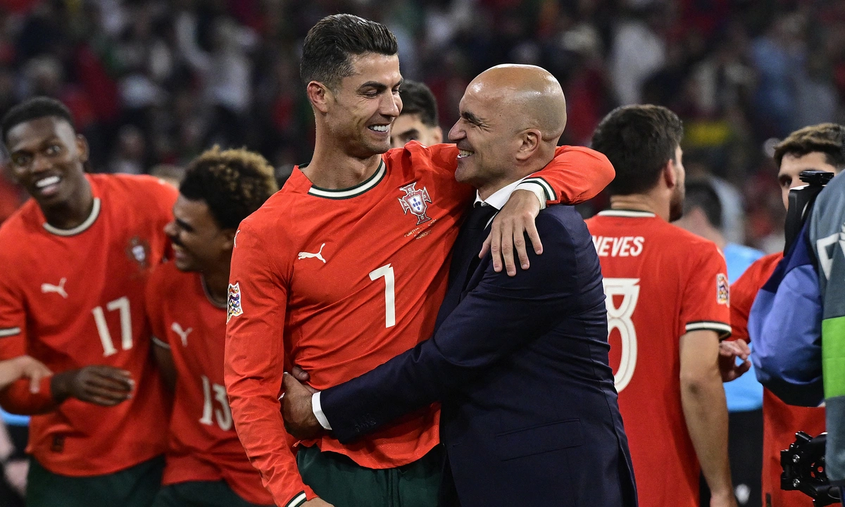 HLV tuyển Bồ Đào Nha Roberto Martinez đàm phán dẫn dắt Al Nassr – CLB của Ronaldo - hình ảnh - jun88play.vip