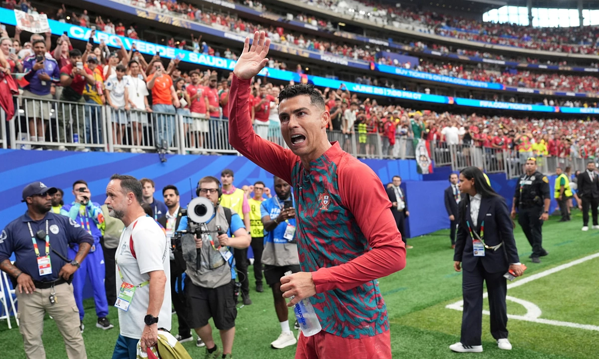 Ronaldo Mong Đợi Trận Chung Kết World Cup 2026 Với Messi – Cơ Hội Vàng Cho Fan Cược Thể Thao JUN88 - hình ảnh - jun88play.vip Ronaldo Mong Đợi Trận Chung Kết World Cup 2026 Với Messi – Cơ Hội Vàng Cho Fan Cược Thể Thao JUN88 - hình ảnh - jun88play.vip