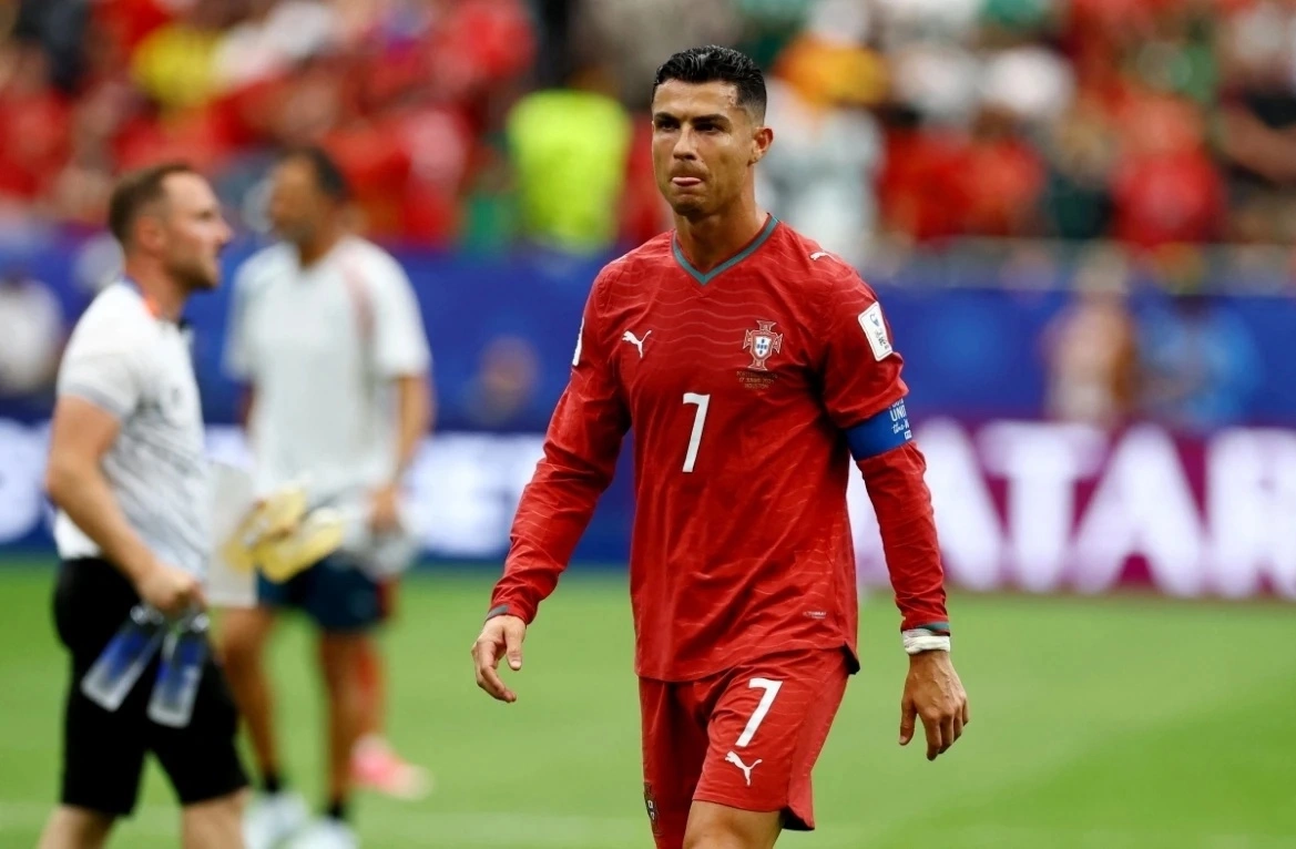 Cầu thủ CHDC Congo thừa nhận không kèm Ronaldo: Cơ hội cho fan cá cược thể thao trực tuyến? - hình ảnh - jun88play.vip Cầu thủ CHDC Congo thừa nhận không kèm Ronaldo: Cơ hội cho fan cá cược thể thao trực tuyến? - hình ảnh - jun88play.vip