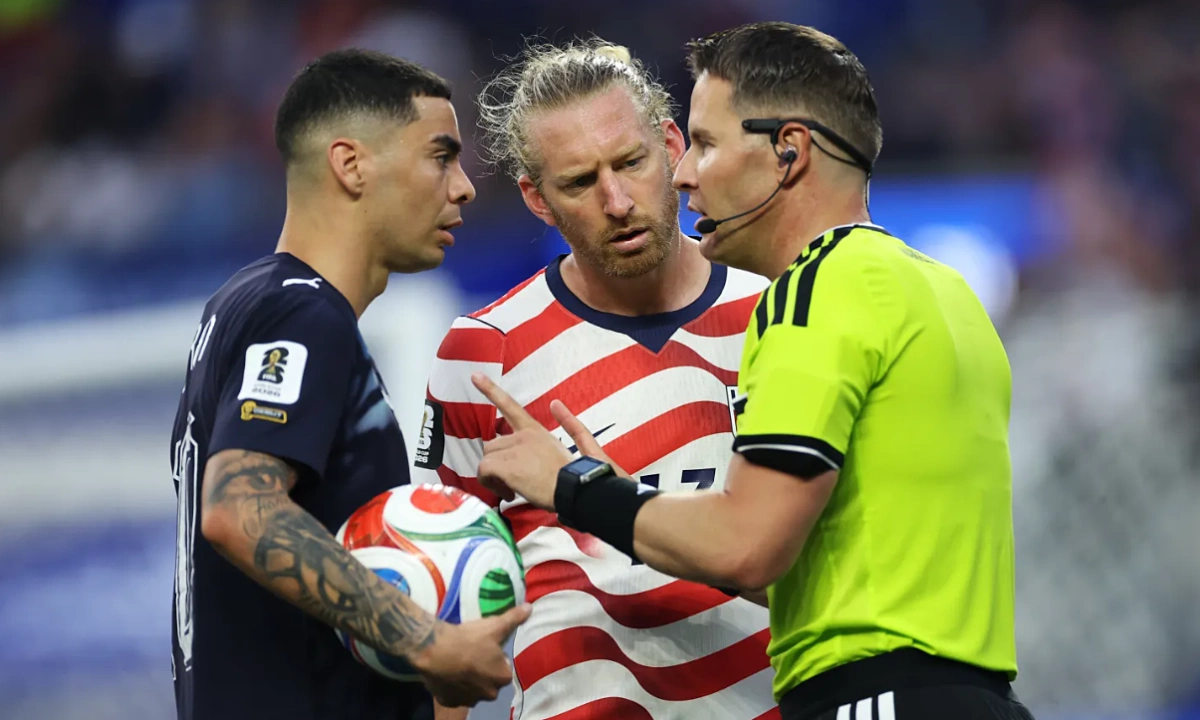 Luật VAR mới giúp thủ quân đội tuyển Mỹ tránh thẻ vàng tại World Cup 2026 - hình ảnh - jun88play.vip Luật VAR mới giúp thủ quân đội tuyển Mỹ tránh thẻ vàng tại World Cup 2026 - hình ảnh - jun88play.vip