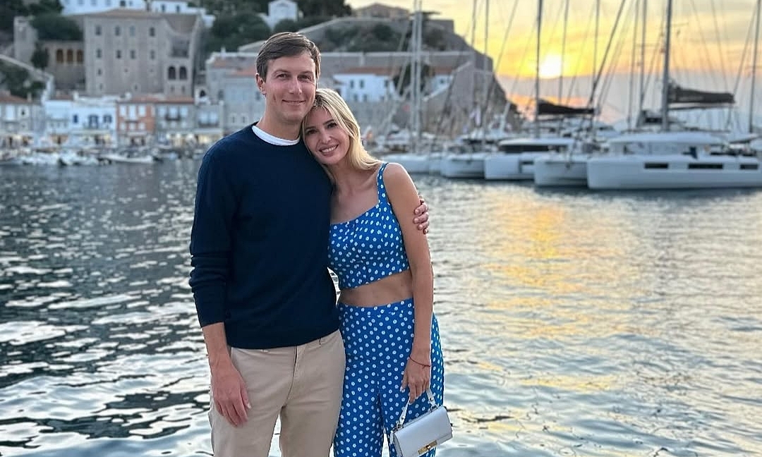 Đăng nhập JUN88 và theo dõi phong cách hè rực rỡ của Ivanka Trump - hình ảnh - jun88play.vip