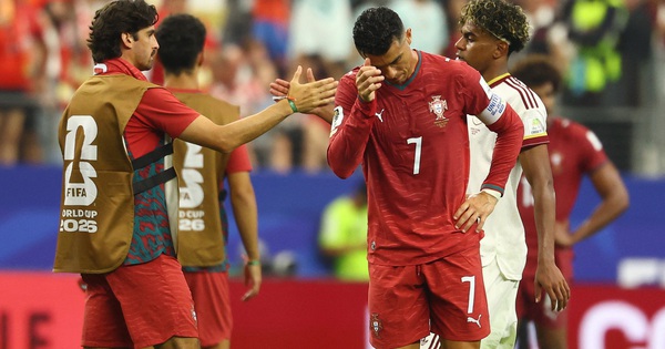 Ibrahimovic chê HLV Martinez không dám hy sinh Ronaldo, khiến Bồ Đào Nha bị loại cay đắng - hình ảnh - jun88play.vip