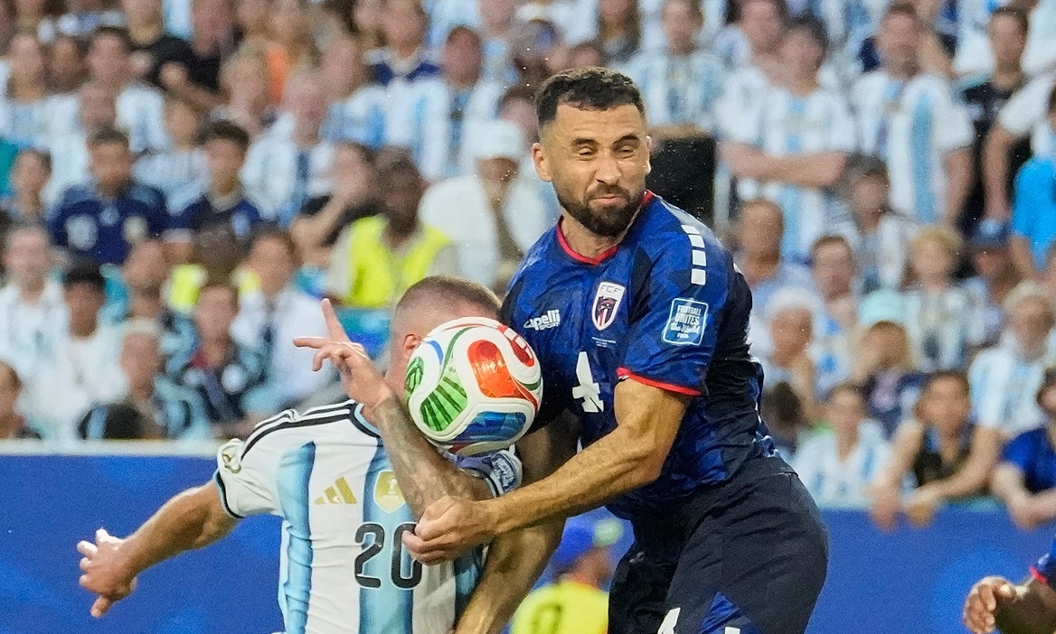 Vì sao Argentina không được hưởng phạt đền trước Cape Verde dù có tình huống để tay rõ ràng? - hình ảnh - jun88play.vip Vì sao Argentina không được hưởng phạt đền trước Cape Verde dù có tình huống để tay rõ ràng? - hình ảnh - jun88play.vip