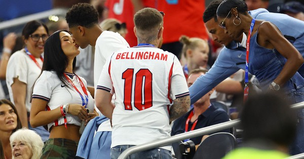 Mẹ Bellingham giúp con trai thoát được án phạt bị cấm trận bán kết Anh – Argentina: góc nhìn mới cho người chơi Việt - hình ảnh - jun88play.vip Mẹ Bellingham giúp con trai thoát được án phạt bị cấm trận bán kết Anh – Argentina: góc nhìn mới cho người chơi Việt - hình ảnh - jun88play.vip