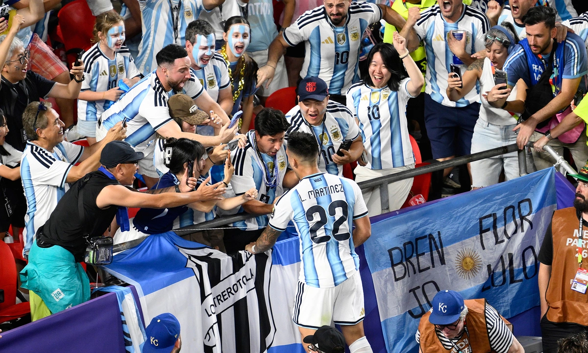 Báo Anh đặt dấu hỏi về việc tiền đạo Argentina thoát thẻ đỏ: góc nhìn mới cho người chơi Việt - hình ảnh - jun88play.vip Báo Anh đặt dấu hỏi về việc tiền đạo Argentina thoát thẻ đỏ: góc nhìn mới cho người chơi Việt - hình ảnh - jun88play.vip