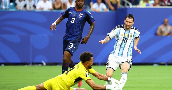 Messi Bị Cầu Thủ Cabo Verde ‘Tấn Công’ Xin Chữ Ký Sau Trận Đấu - hình ảnh - jun88play.vip Messi Bị Cầu Thủ Cabo Verde ‘Tấn Công’ Xin Chữ Ký Sau Trận Đấu - hình ảnh - jun88play.vip